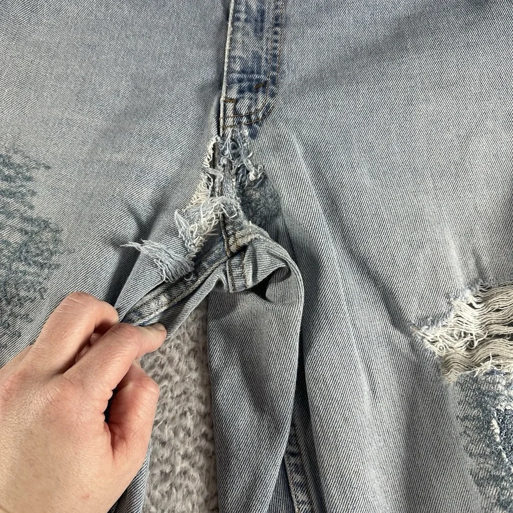 Vintage 90s Levi's‎ 560 Jeans Mens 40x32 Light Wash Loose Fit Heavily Distressed